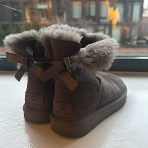Women's Gray Ugg Bow Boots - 7
